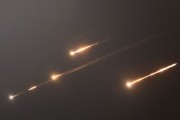 伊犁哈萨克伊朗以导弹齐射回应以色列的大规模袭击